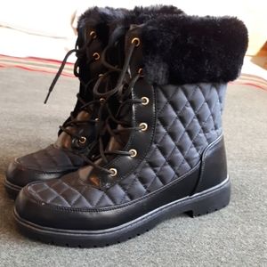 New without tags black Louna winter boots